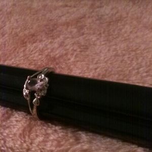 Ladies light pink oval CZ in a925 silver sz 6